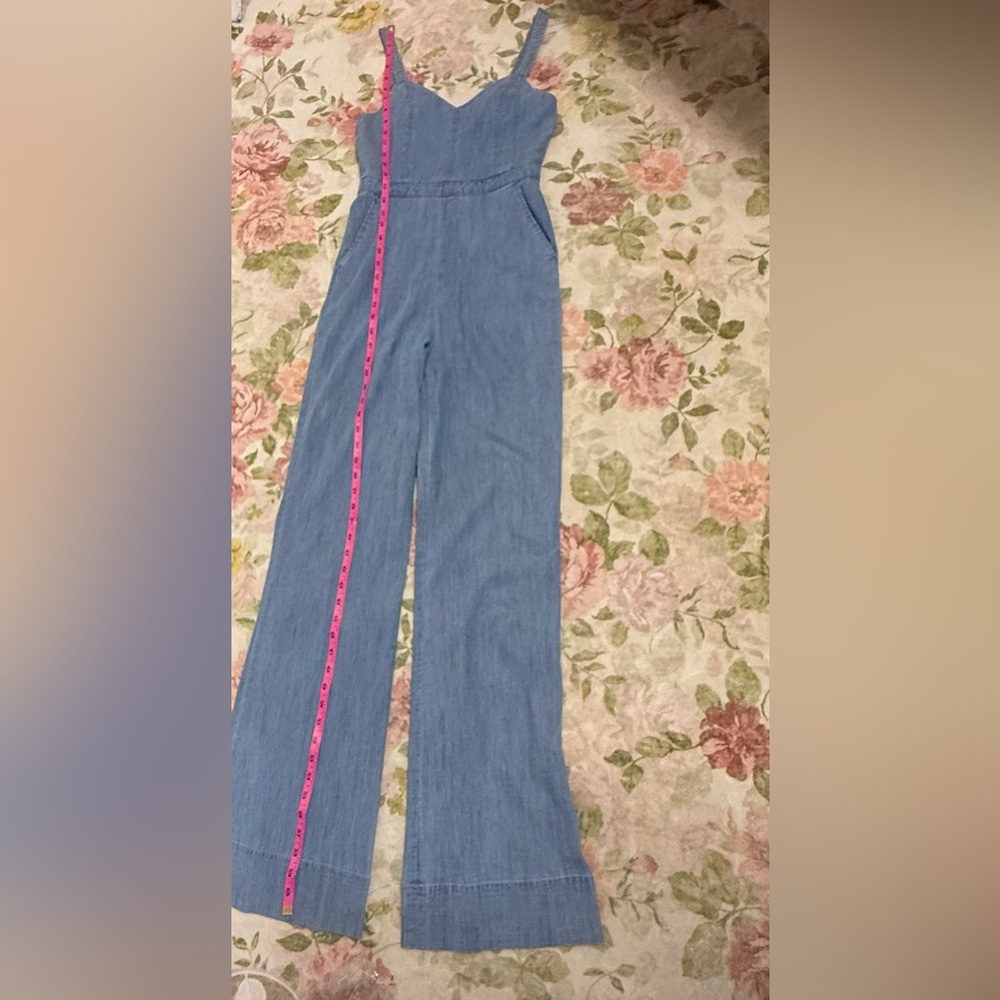 Alice + Olivia Linen Cristal Wide Leg Jumpsuit in Light Chambry - Picture 11 of 16